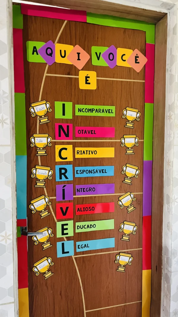 Painel de Porta Acrobática “Aqui Você é Incrível -  Volta às Aulas"